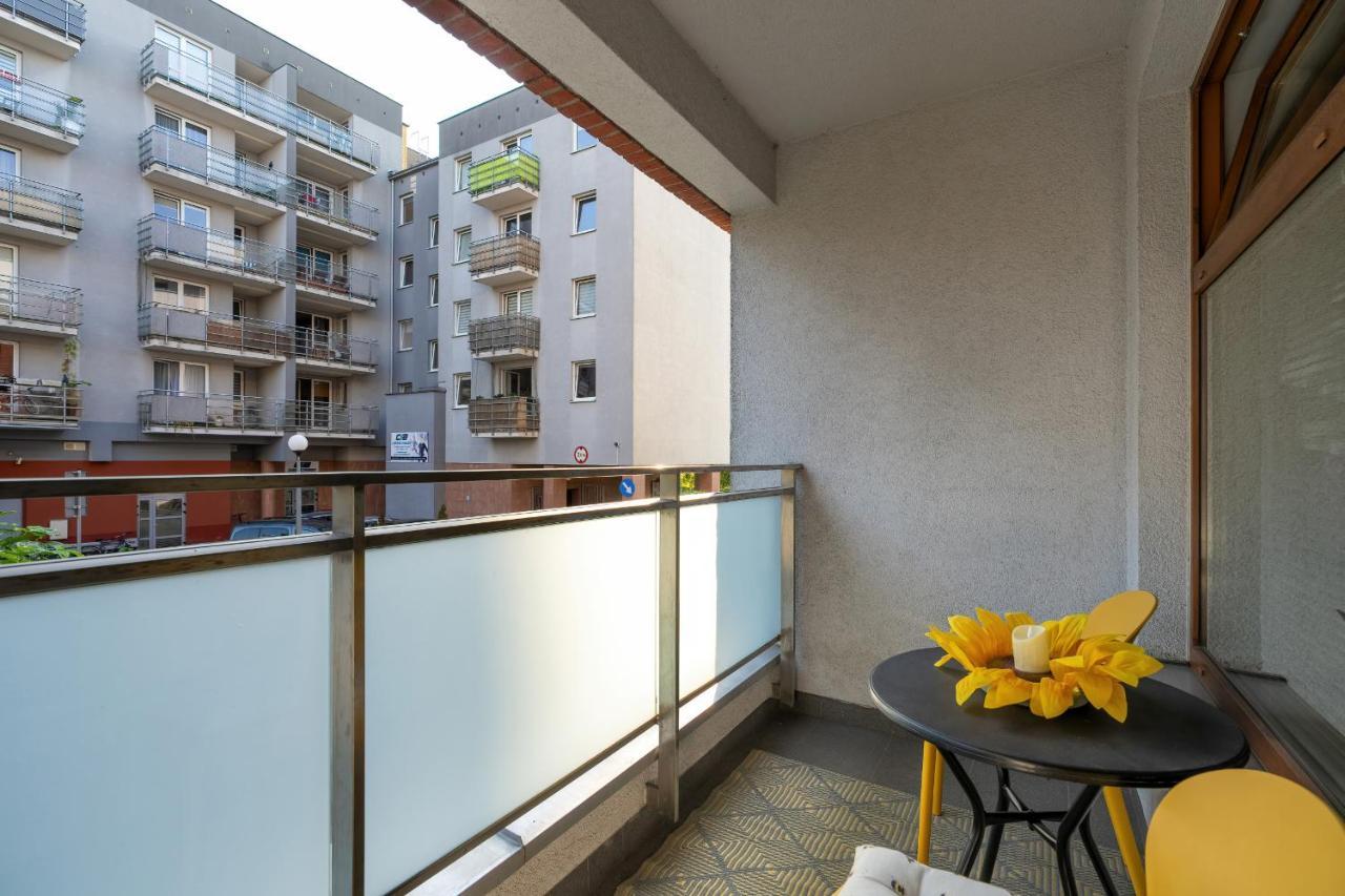 Comfortable Wojskowa Apartment By Noclegi Renters Poznan Exterior photo