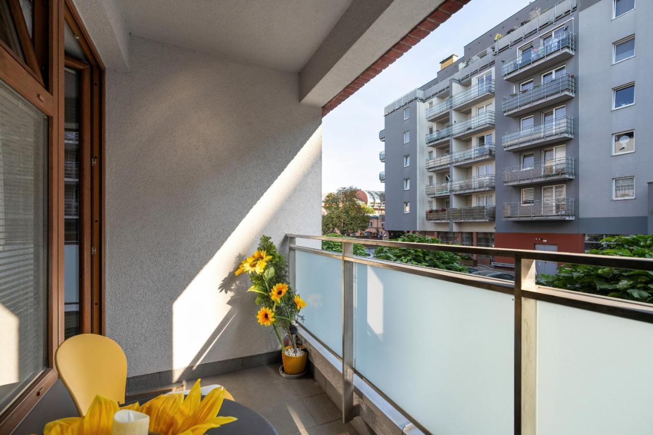 Comfortable Wojskowa Apartment By Noclegi Renters Poznan Exterior photo